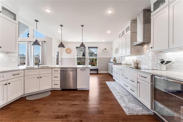 3706 NW Riverbend Road, Bentonville, AR 72712