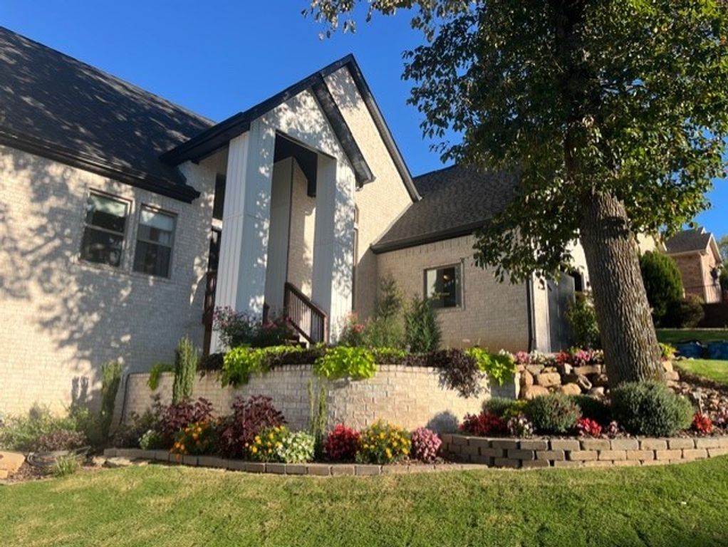 3706 NW Riverbend Road, Bentonville, AR 72712