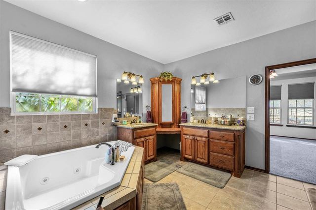 282 Road Runner Dr, Fletcher, OK 73541