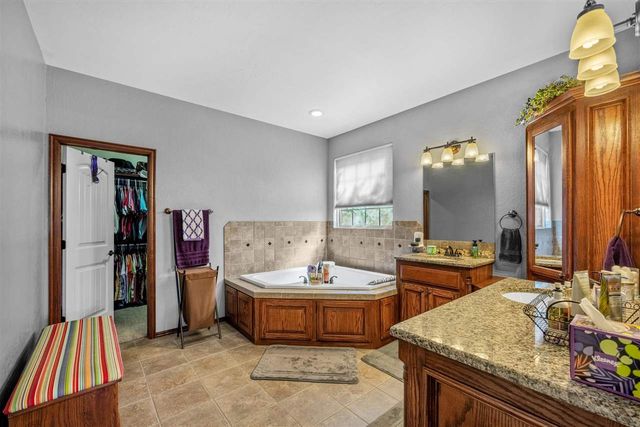 282 Road Runner Dr, Fletcher, OK 73541