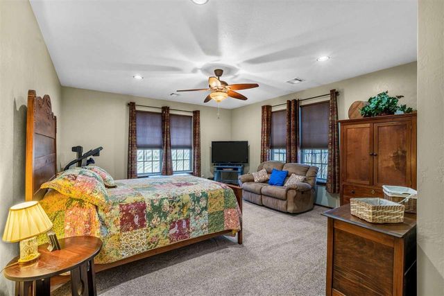 282 Road Runner Dr, Fletcher, OK 73541