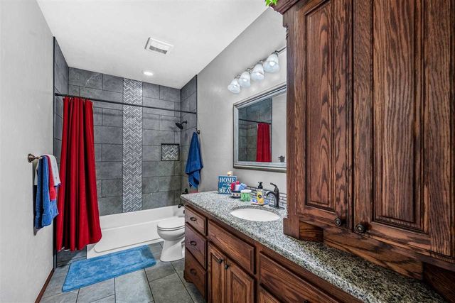 282 Road Runner Dr, Fletcher, OK 73541