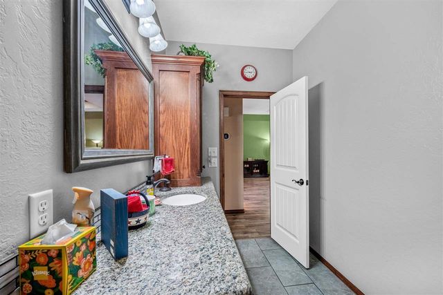 282 Road Runner Dr, Fletcher, OK 73541