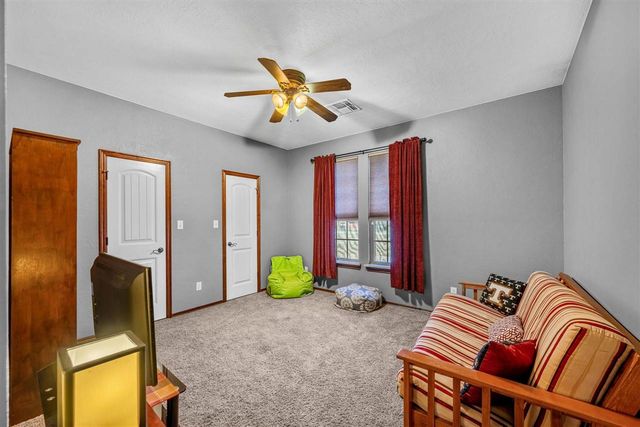 282 Road Runner Dr, Fletcher, OK 73541