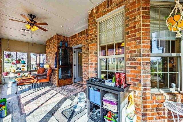 282 Road Runner Dr, Fletcher, OK 73541