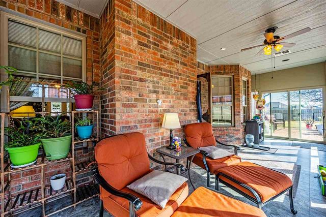 282 Road Runner Dr, Fletcher, OK 73541