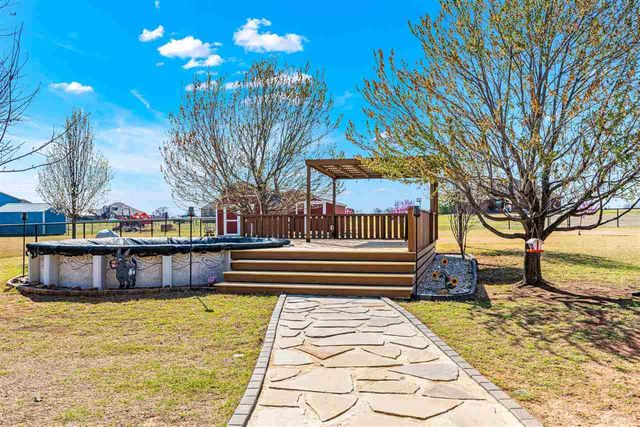 282 Road Runner Dr, Fletcher, OK 73541