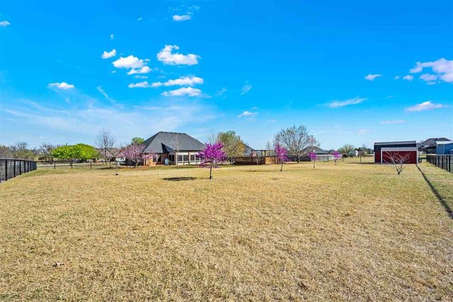282 Road Runner Dr, Fletcher, OK 73541