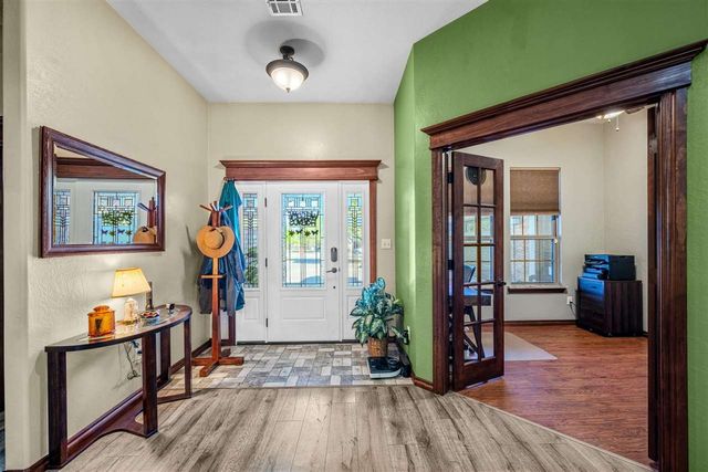 282 Road Runner Dr, Fletcher, OK 73541