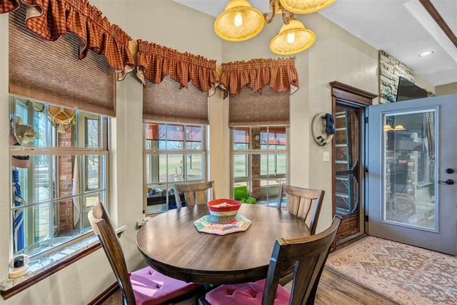 282 Road Runner Dr, Fletcher, OK 73541