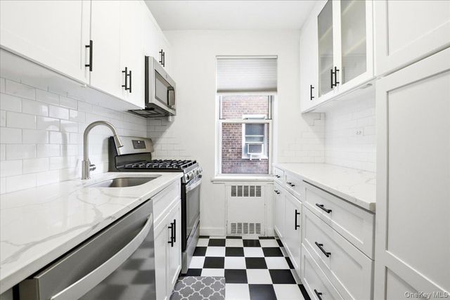 67-38 108th Street C34, Forest Hills, NY 11375