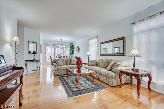 62 Magellan Way, Franklin Twp., NJ 08823