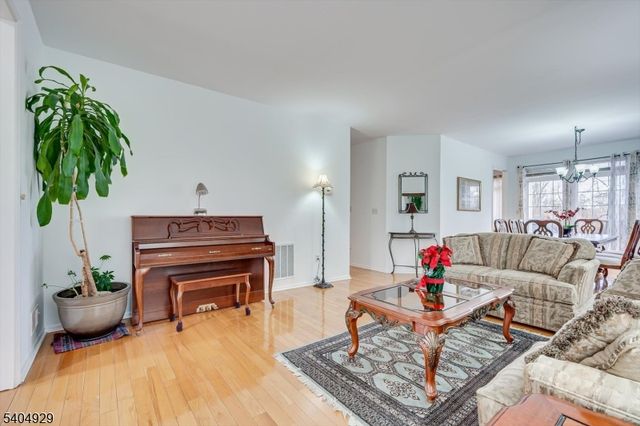 62 Magellan Way, Franklin Twp., NJ 08823