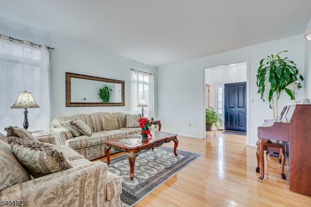 62 Magellan Way, Franklin Twp., NJ 08823