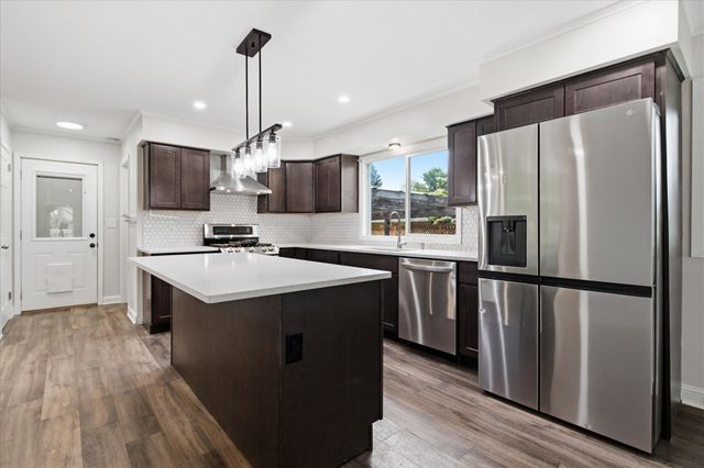 952 Logan Lane, South Saint Paul, MN 55075
