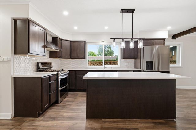 952 Logan Lane, South Saint Paul, MN 55075