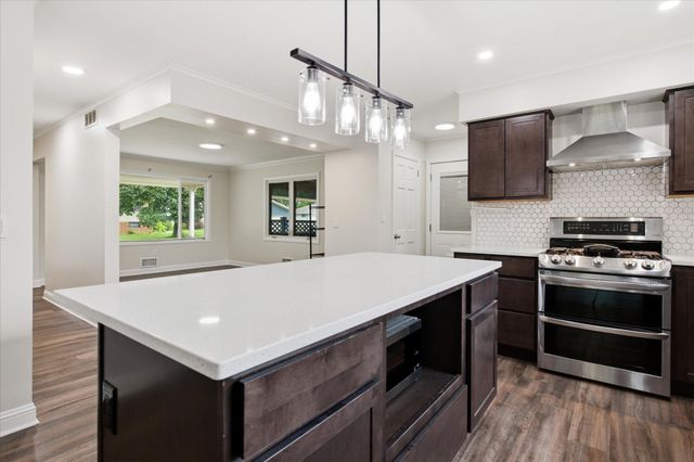 952 Logan Lane, South Saint Paul, MN 55075