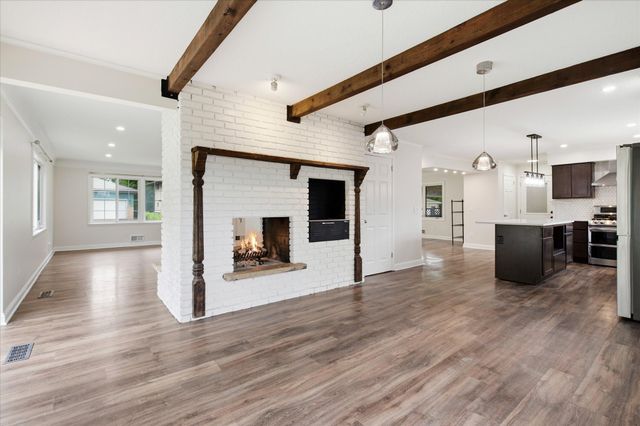 952 Logan Lane, South Saint Paul, MN 55075
