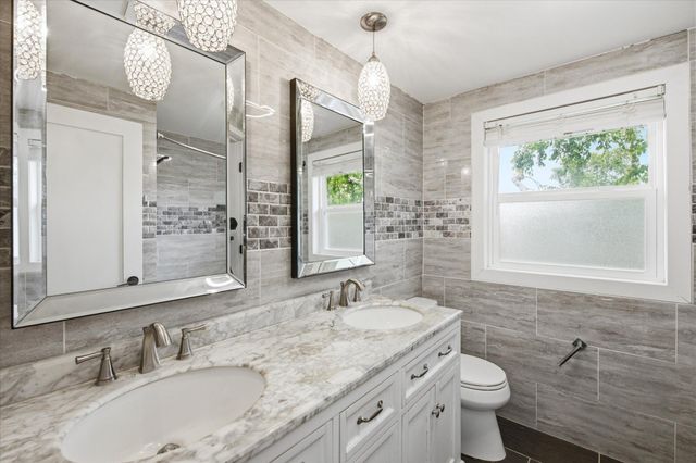 952 Logan Lane, South Saint Paul, MN 55075