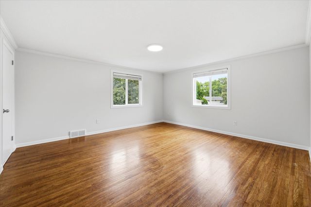 952 Logan Lane, South Saint Paul, MN 55075