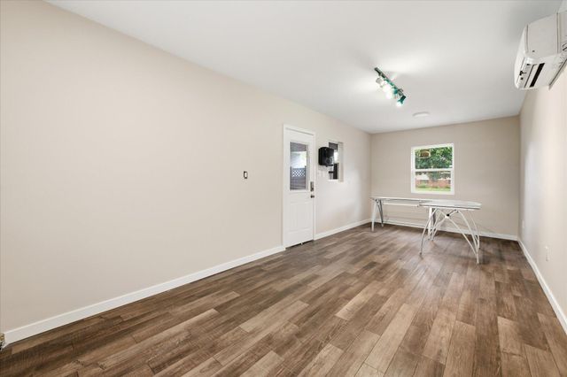 952 Logan Lane, South Saint Paul, MN 55075