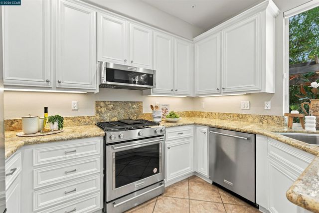 1116 Maggie Ln, Walnut Creek, CA 94597