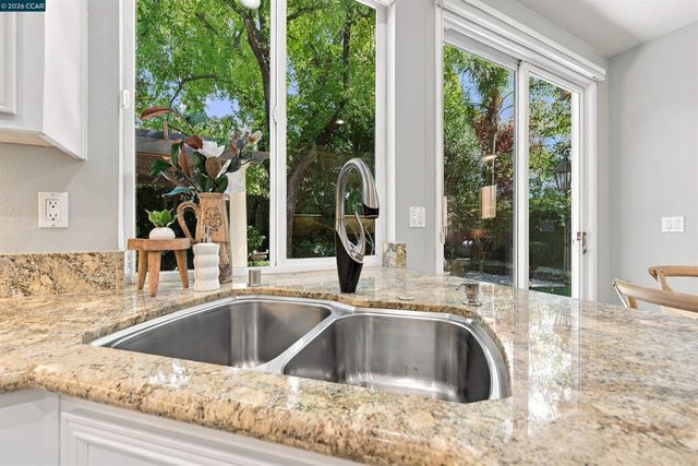 1116 Maggie Ln, Walnut Creek, CA 94597