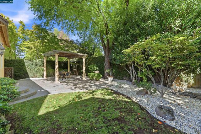 1116 Maggie Ln, Walnut Creek, CA 94597
