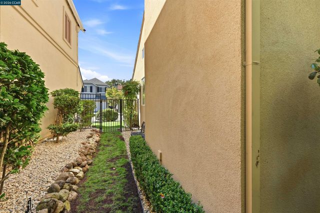 1116 Maggie Ln, Walnut Creek, CA 94597