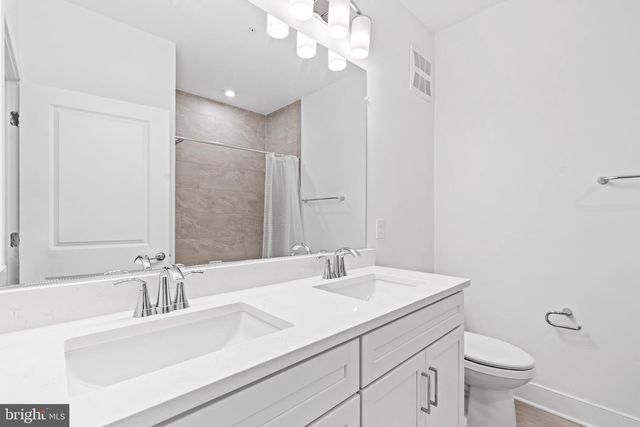 19937 LAVENDER DUST SQ, Ashburn, VA 20147