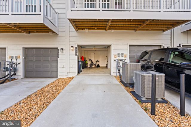 19937 LAVENDER DUST SQ, Ashburn, VA 20147