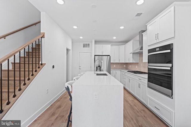 19937 LAVENDER DUST SQ, Ashburn, VA 20147