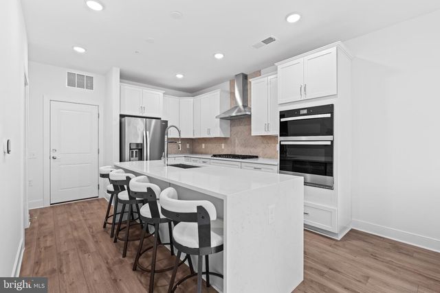 19937 LAVENDER DUST SQ, Ashburn, VA 20147