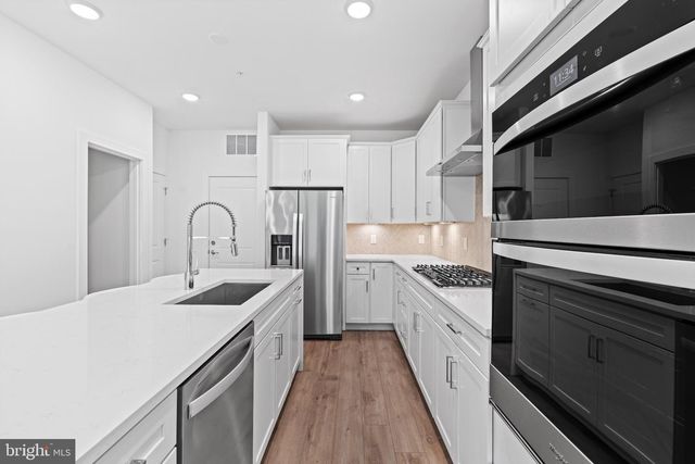 19937 LAVENDER DUST SQ, Ashburn, VA 20147