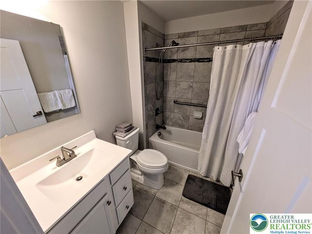 4220 Cypress Lane, Whitehall Twp, PA 18052