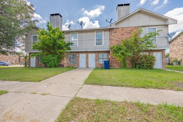 2813 Wimbledon Court D, Garland, TX 75041