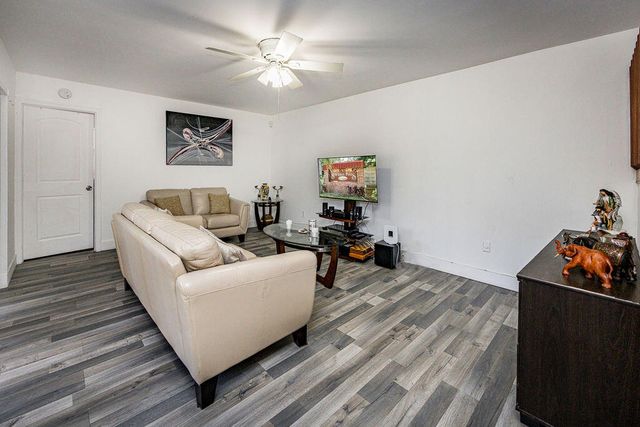 4740 Suburban Pines Drive, Greenacres, FL 33463