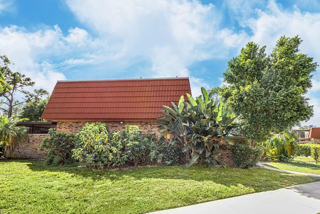 4740 Suburban Pines Drive, Greenacres, FL 33463