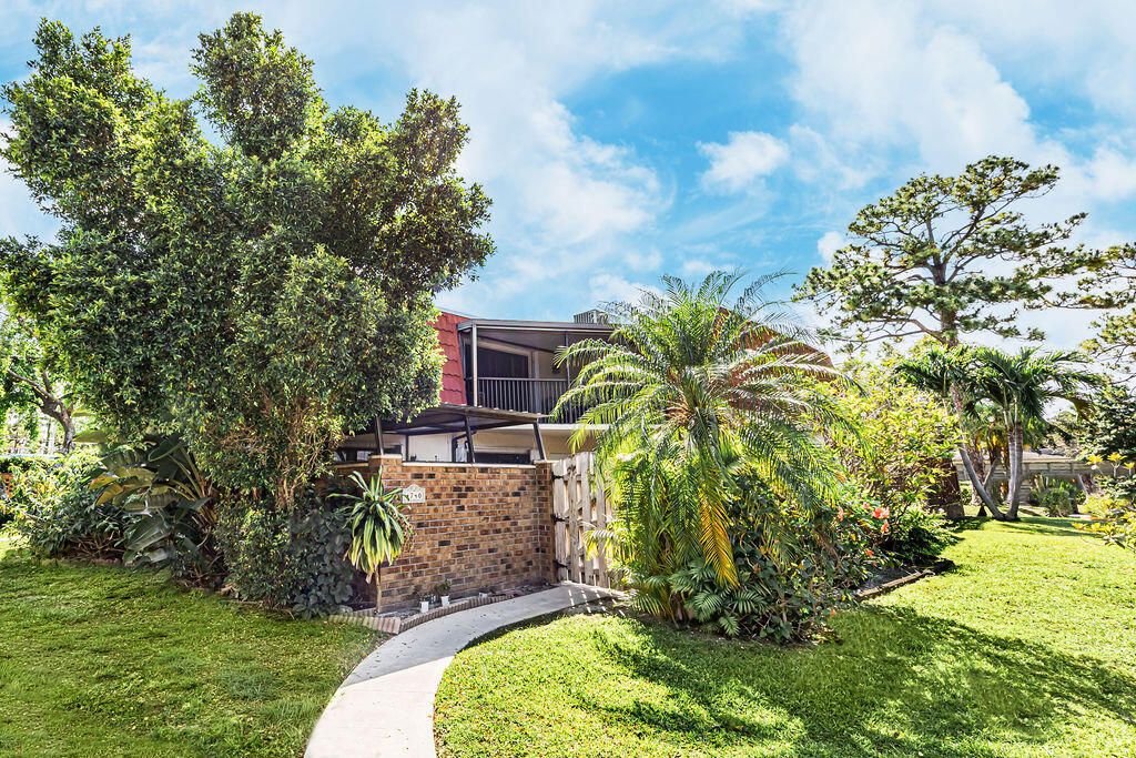 4740 Suburban Pines Drive, Greenacres, FL 33463
