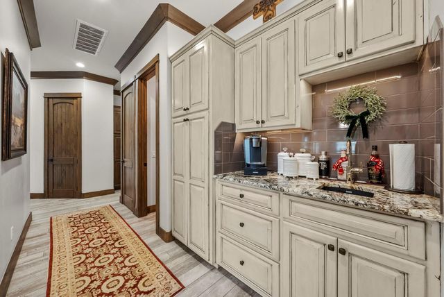 901 Crown LN, Burnet, TX 78611