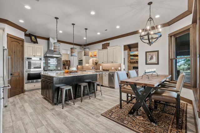 901 Crown LN, Burnet, TX 78611