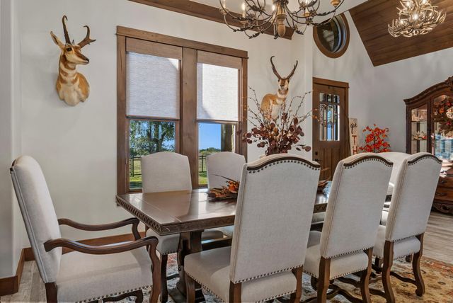 901 Crown LN, Burnet, TX 78611