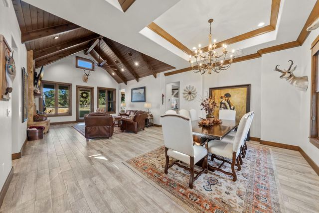 901 Crown LN, Burnet, TX 78611