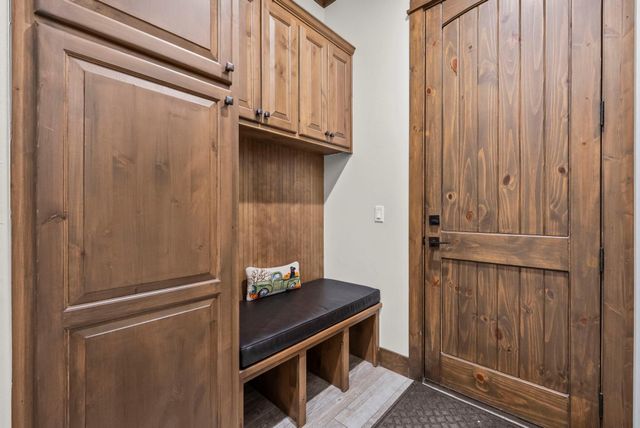 901 Crown LN, Burnet, TX 78611