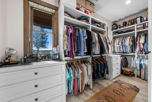 901 Crown LN, Burnet, TX 78611