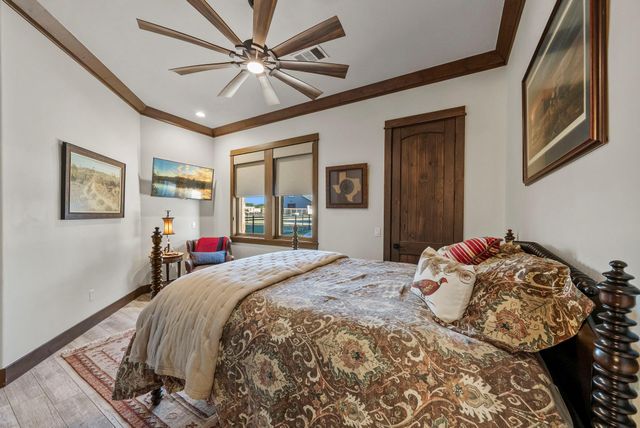 901 Crown LN, Burnet, TX 78611