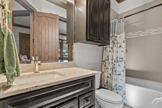 901 Crown LN, Burnet, TX 78611