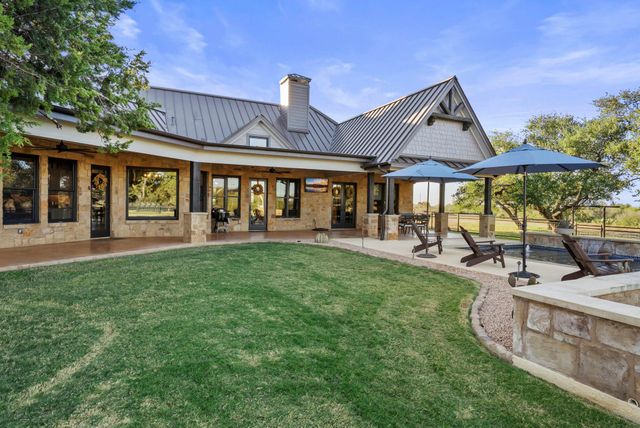 901 Crown LN, Burnet, TX 78611