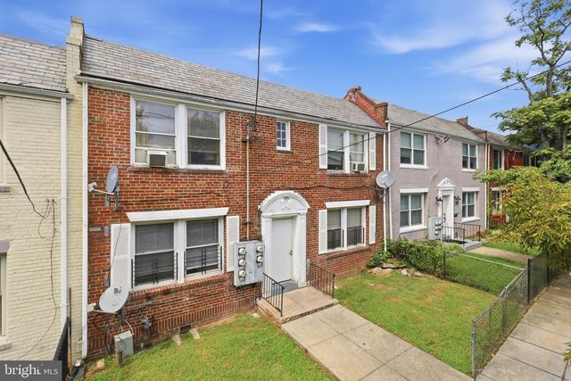 1322 DOWNING PL NE, Washington, DC 20018