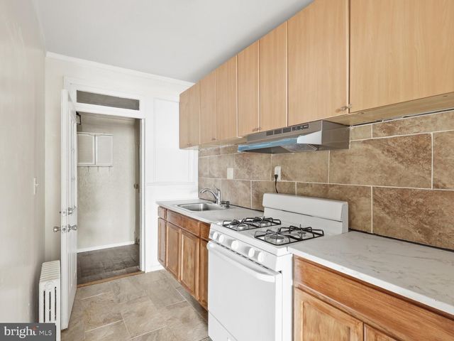 1322 DOWNING PL NE, Washington, DC 20018